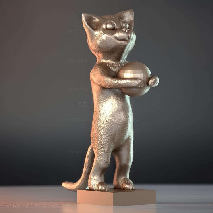 Кошка с мячом